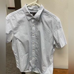 Men's Stretch Button-Front Short Sleeve Shirt. Large. Tailored/Classic Fit.